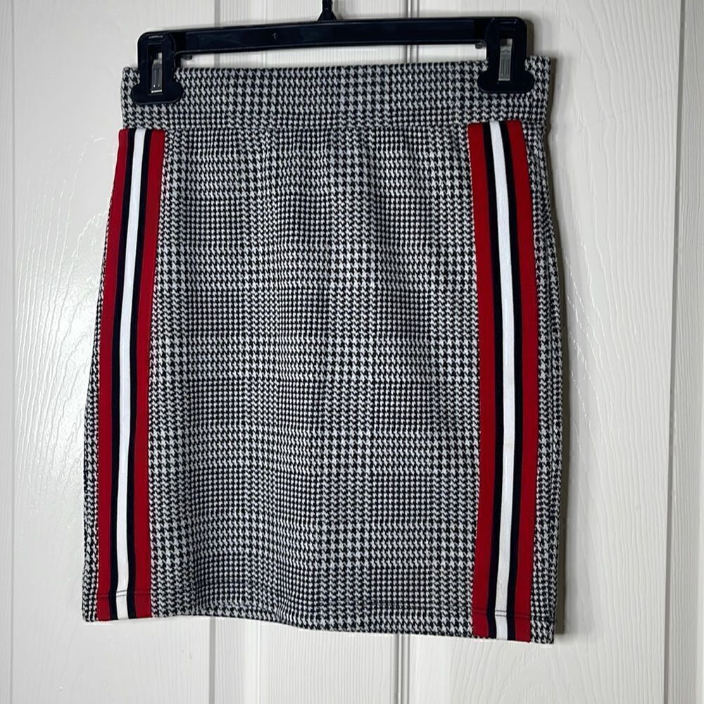 Ultra flirt houndstooth print skirt size xs